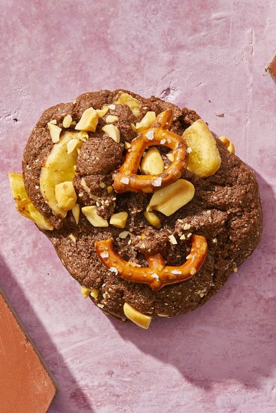 Chocolate Pretzel-Banana Protein Cookies chocolate pretzel banana protein cookies