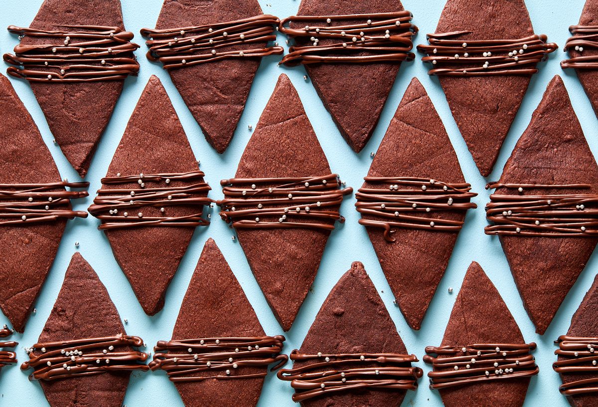 chocolate shortbread cookies shaped like diamonds with a chocolate drizzle
