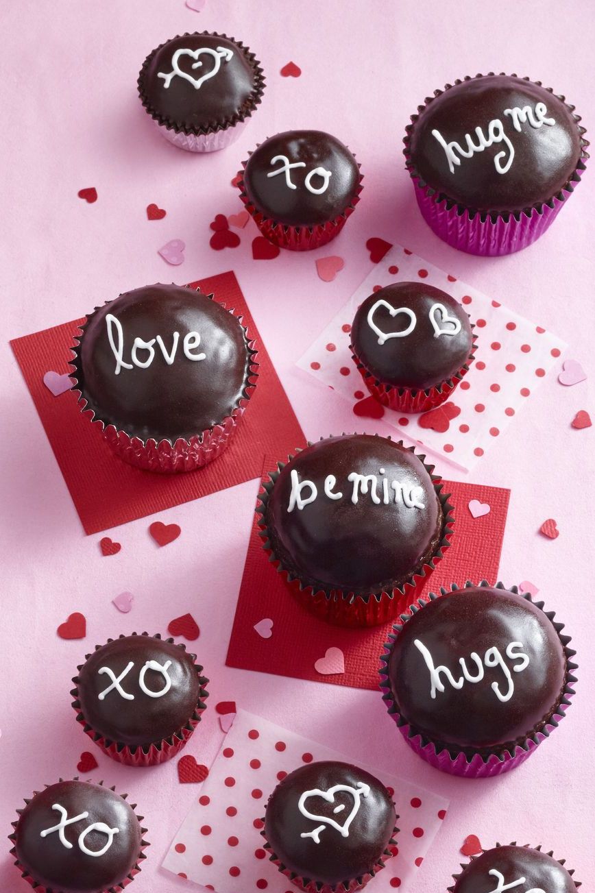 valentine's day desserts chocolate sweetheart cupcakes
