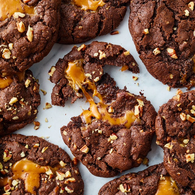 Chocolate Turtle Cookies chocolate cookies with caramel and chopped pecans
