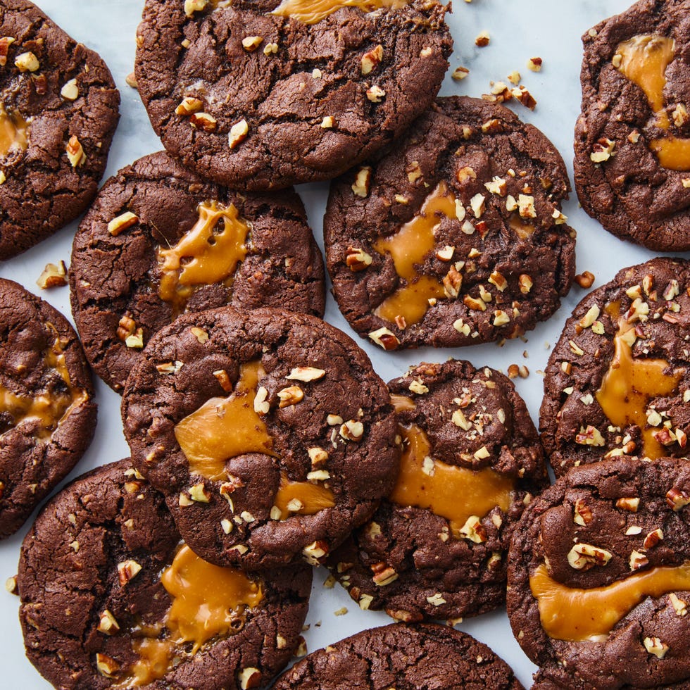 chocolate cookies with caramel and chopped pecans