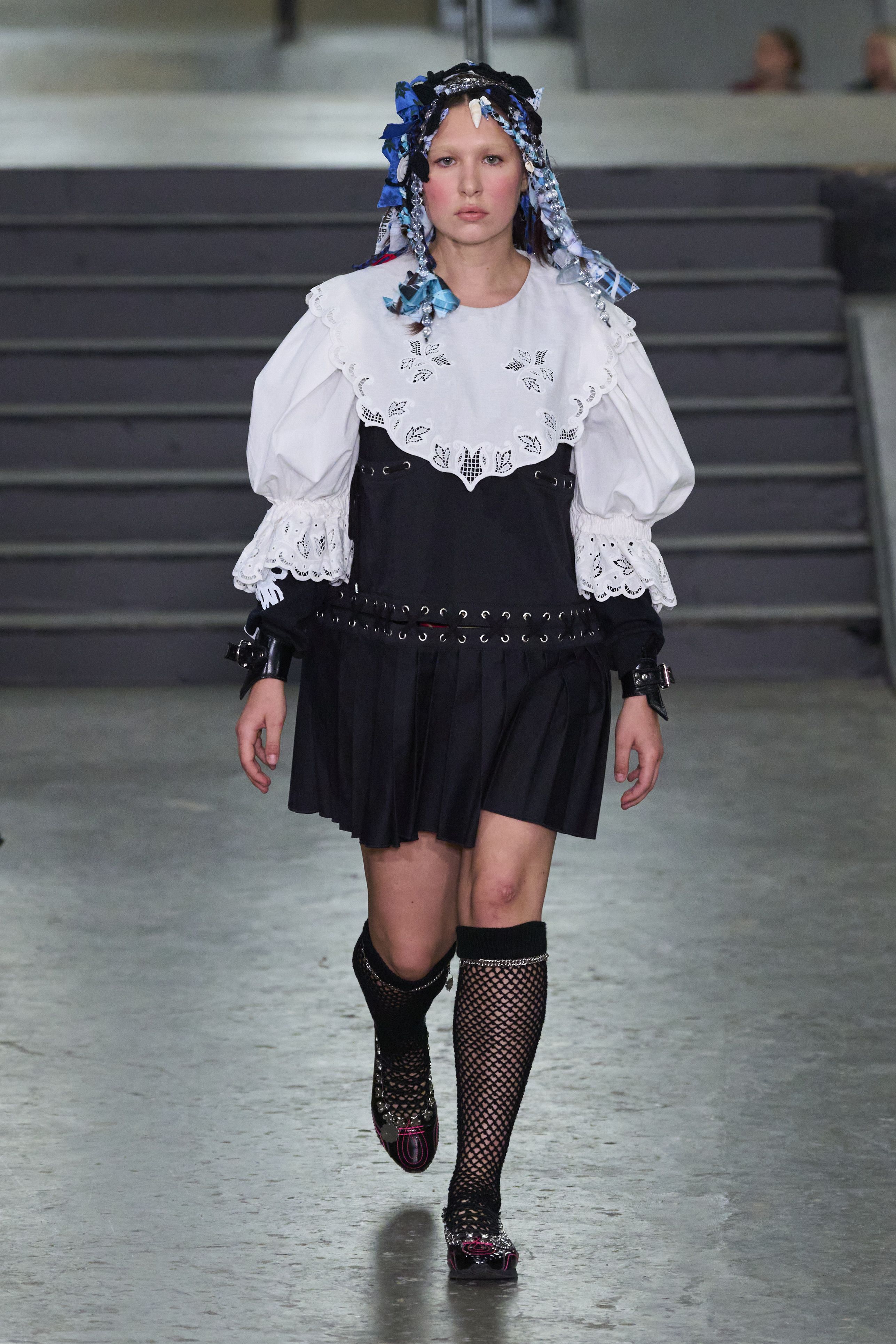 【関税込み】Chopova Lowena SSENSE限定 ホワイト Alley ビキニ Chopova LowenaのSSENSE 日本限定 ホワイト Alley ビキニがセール中