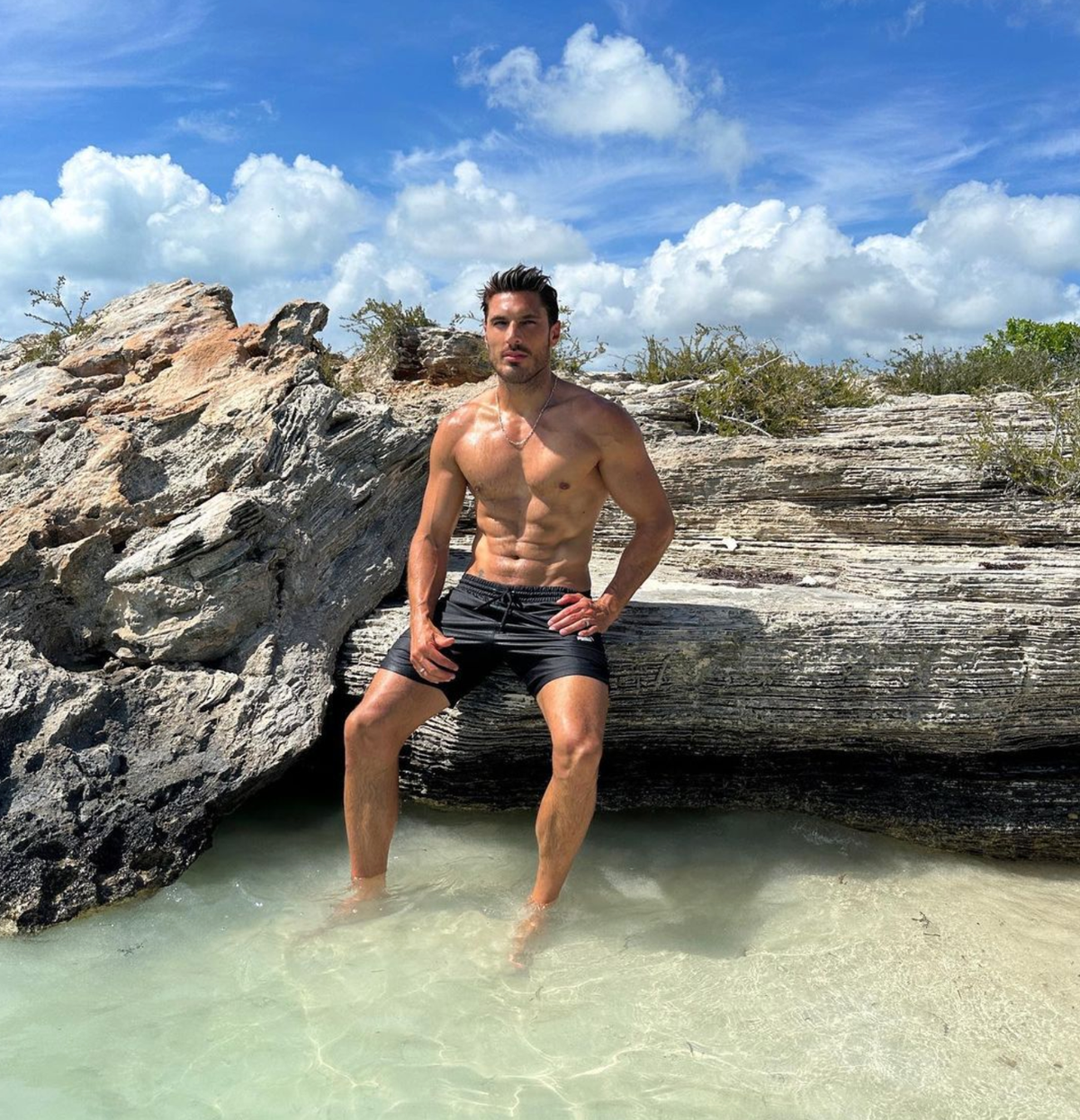 Chris Appleton Shows Off Ripped Physique in Shirtless Thirst Trap