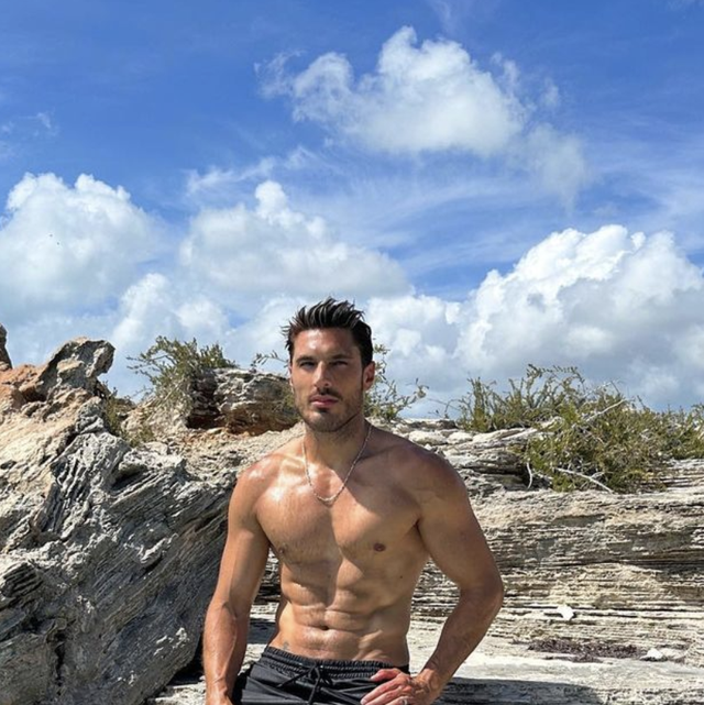 Chris Appleton Shows Off Ripped Physique in Shirtless Thirst Trap
