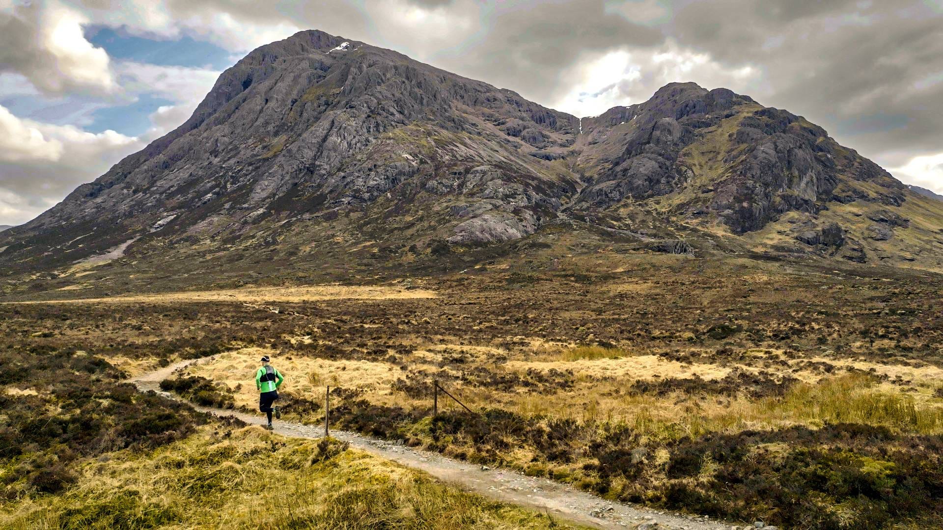 chris carse wilson running in glen coe
