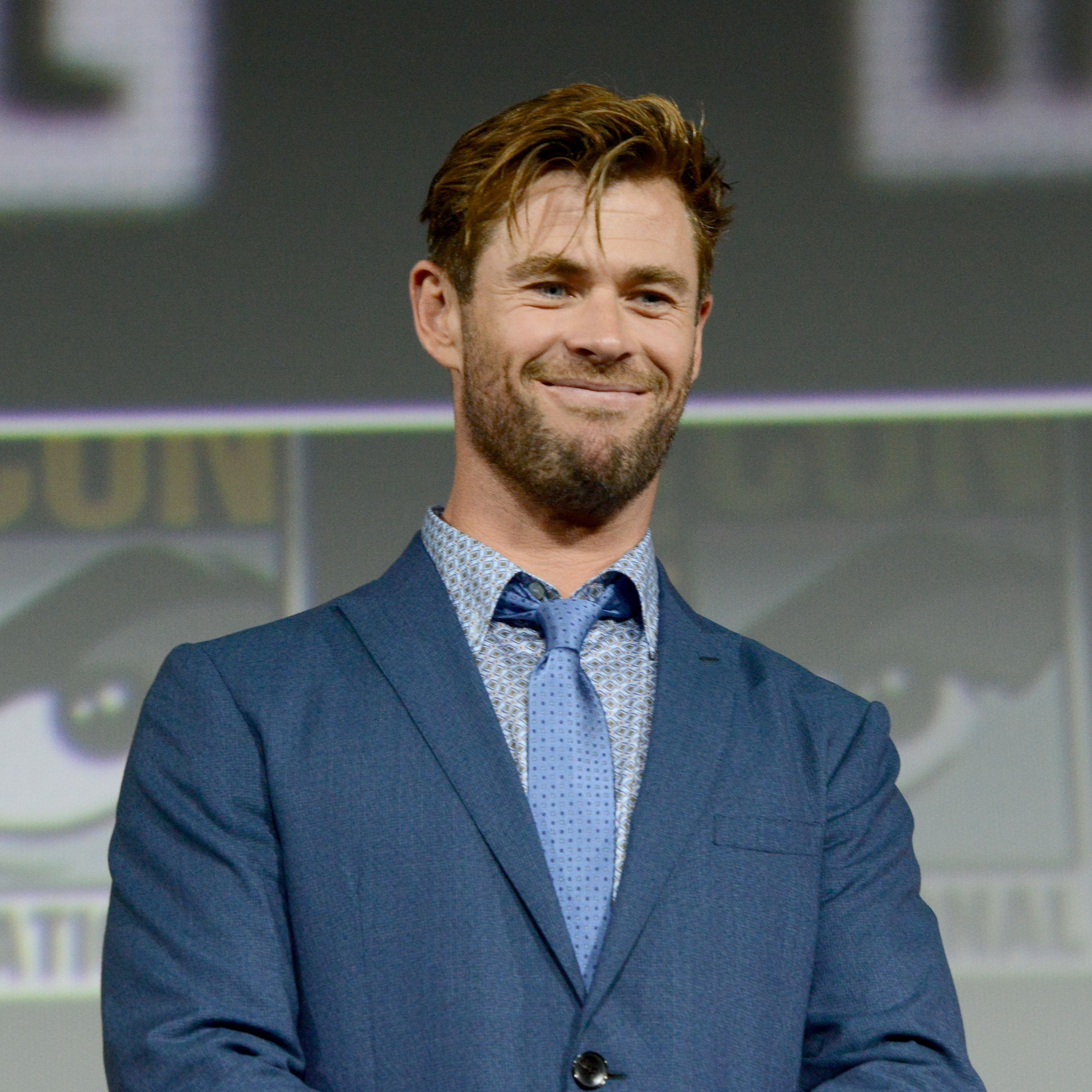 Best Chris Hemsworth Hairstyles and Haircuts With Pictures
