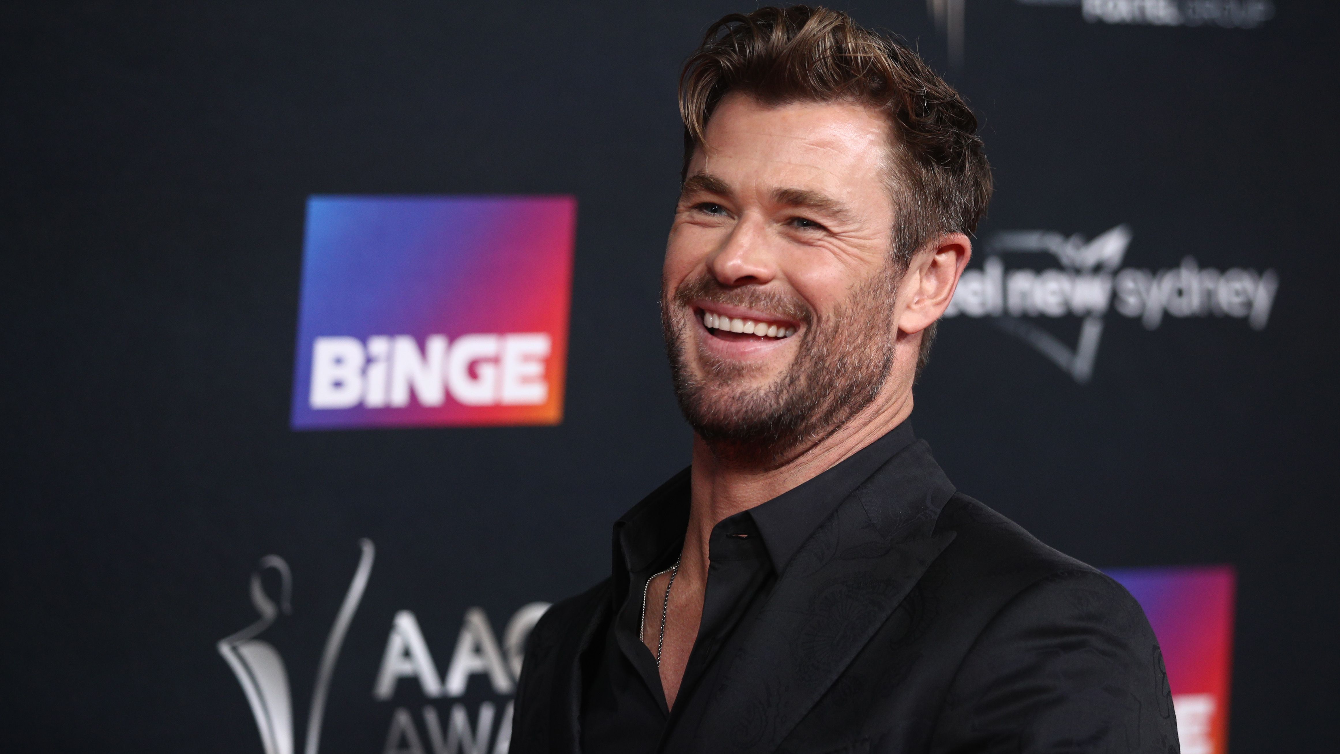 Chris Hemsworth diz estar cansado de fazer Thor e diz que filme é