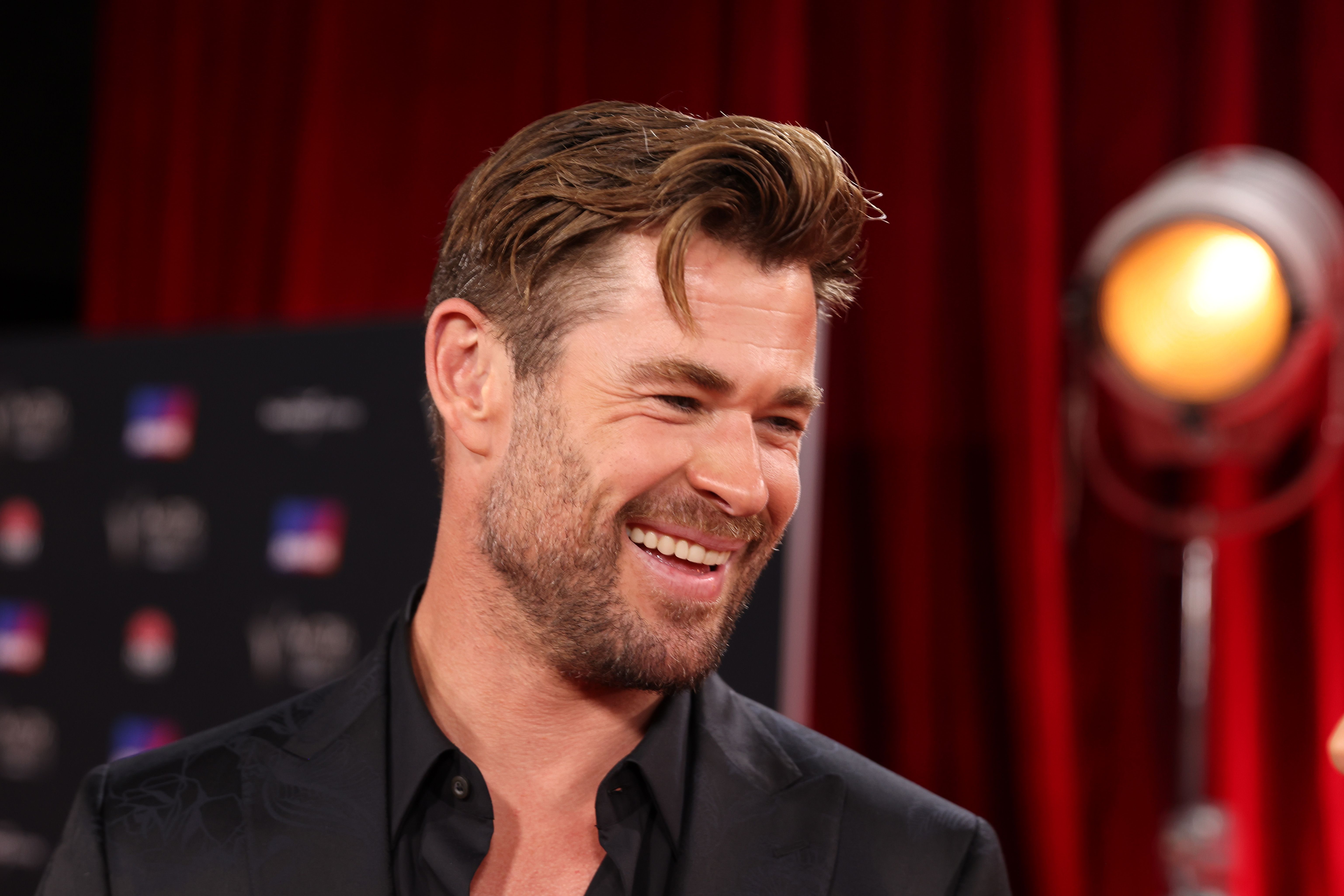 De regata, Chris Hemsworth mostra supermúsculos em fim das filmagens de  novo 'Thor' - Quem