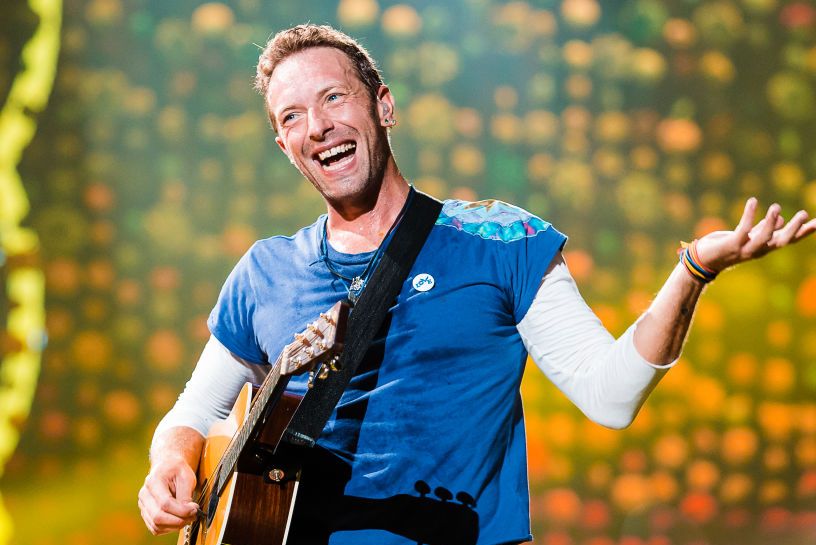 coldplay performs at allianz parque