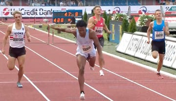 chris robinson gana el mitin de ostrava a pesar de llevar el pene por fuera
