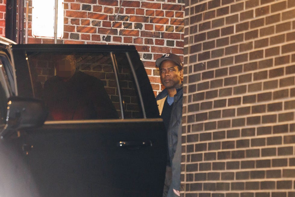 chris rock en un espectáculo de humor en boston tras el bofetón en los oscar