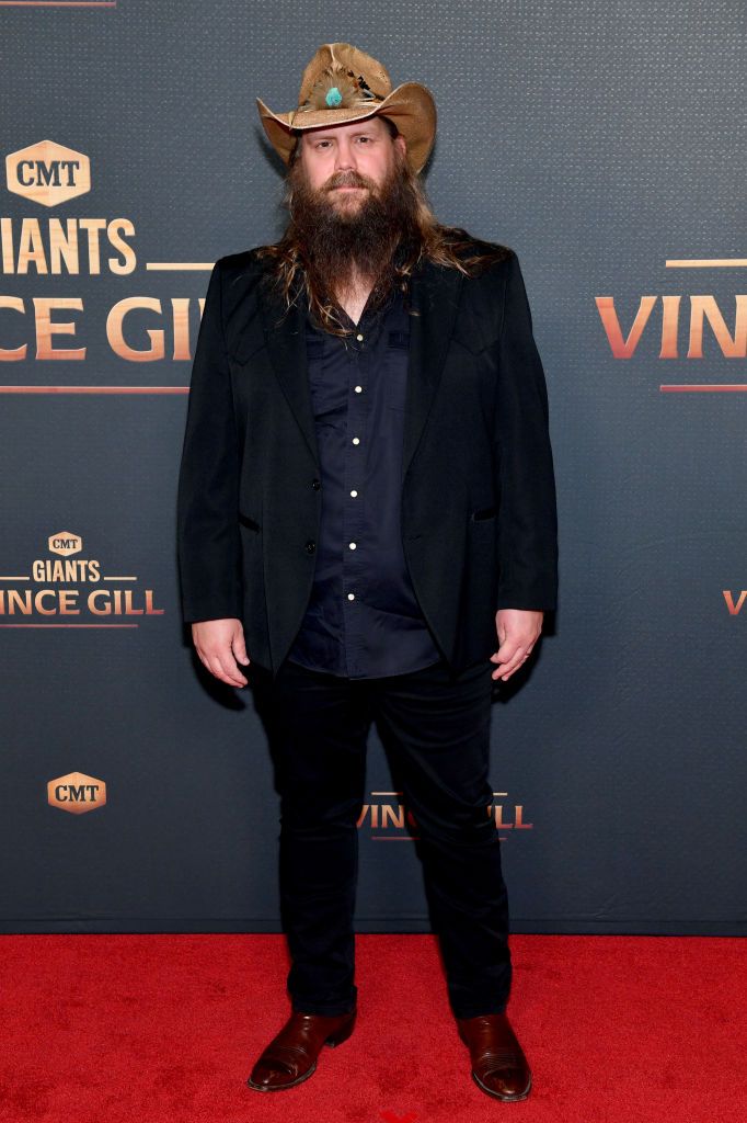 Chris Stapleton kicks off Super Bowl 2023 with country-style national  anthem