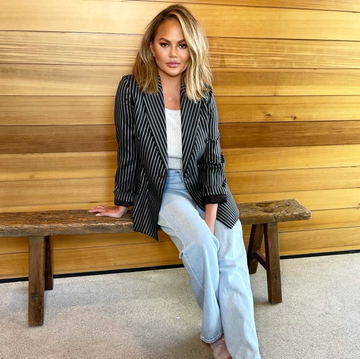 chrissy teigen abs instagram photo
