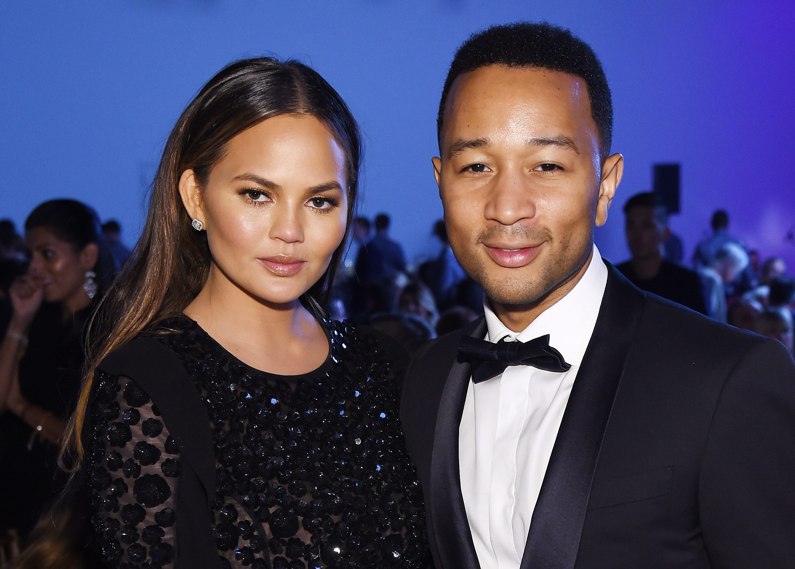 Chrissy Teigen's Pregnancy Loss Announcement Met With an Outpouring of  Support