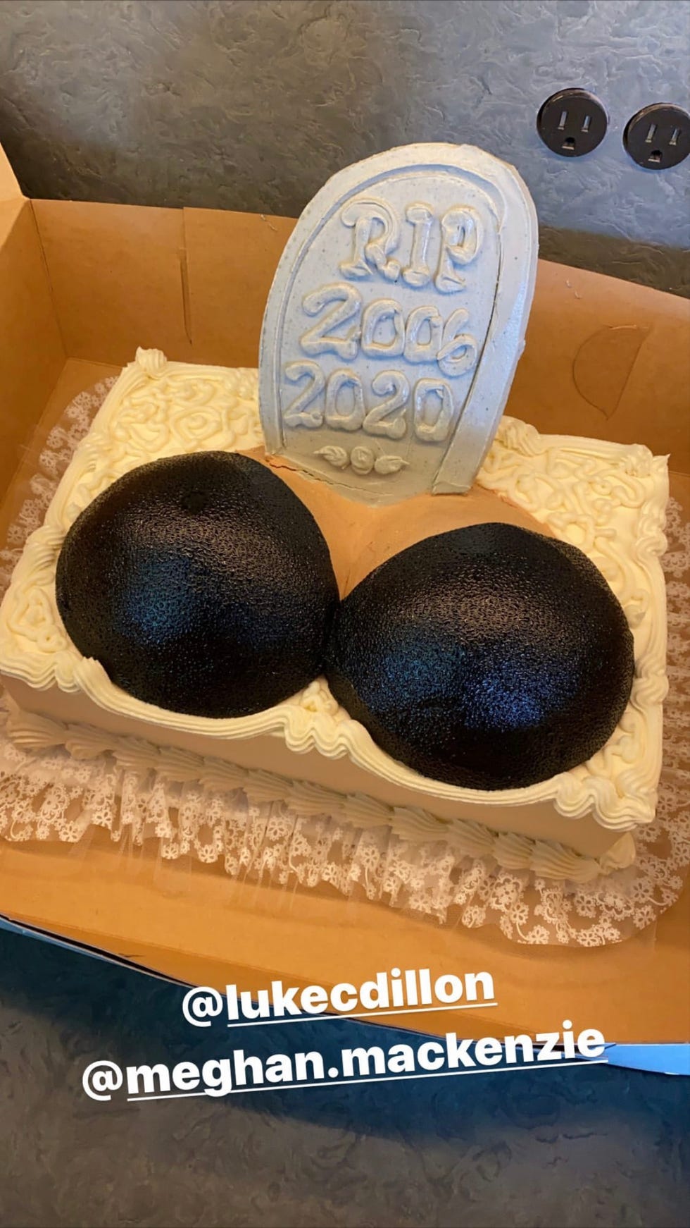 chrissy teigen cake