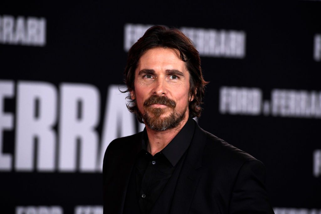 Christian Bale diz que teve hérnia de disco após engordar para