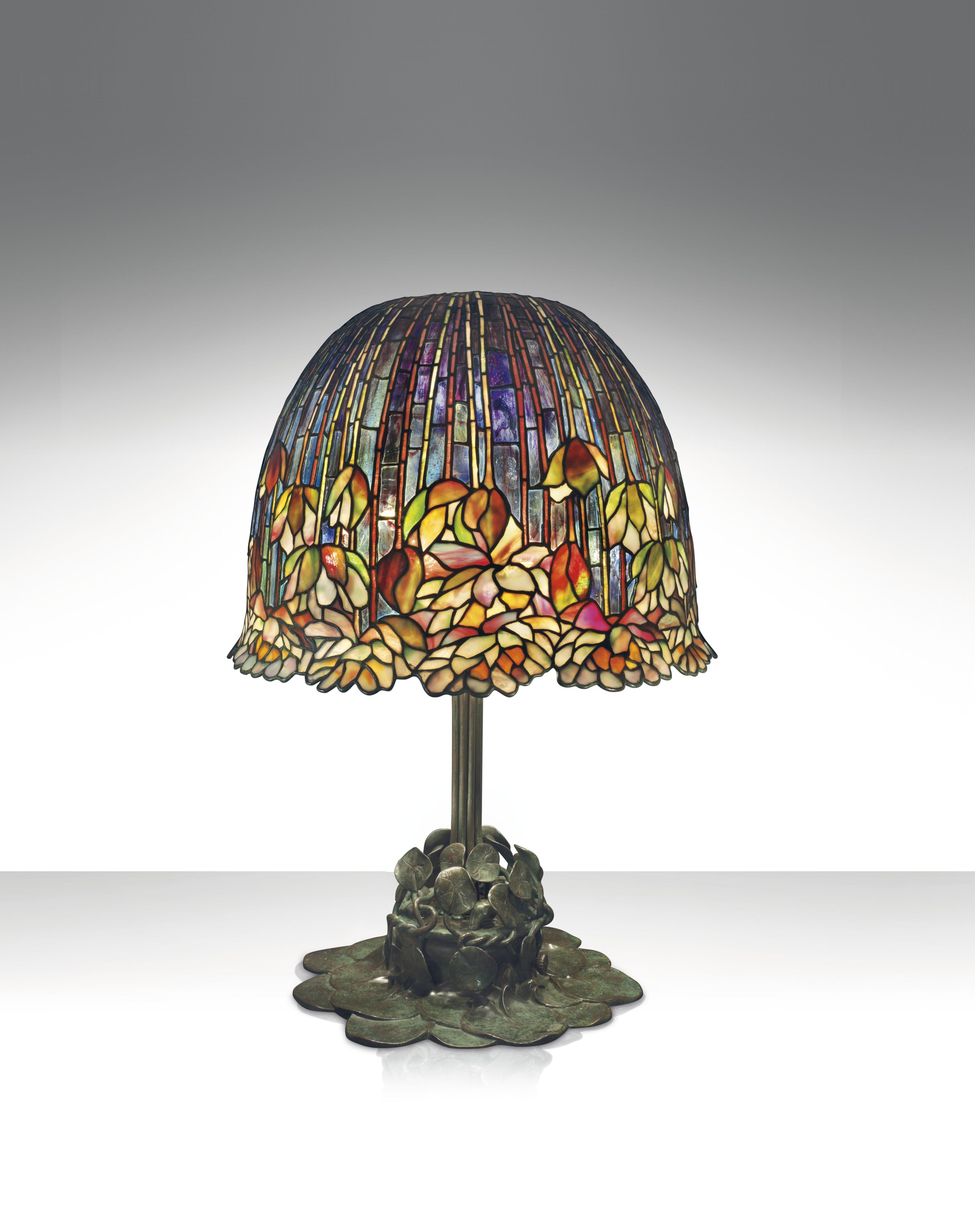 Diverso Reproducir agrio Christie's Just Sold A Tiffany Lamp For $3.37 Million - Pond Lily Tiffany  Lamp