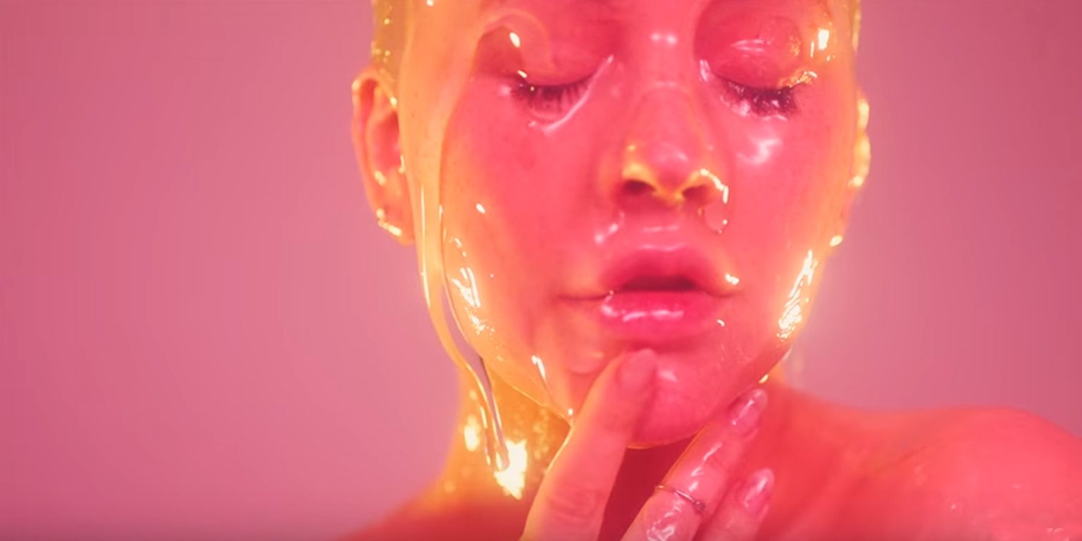 Christina Aguilera recupera su imagen más sexy en su nuevo disco