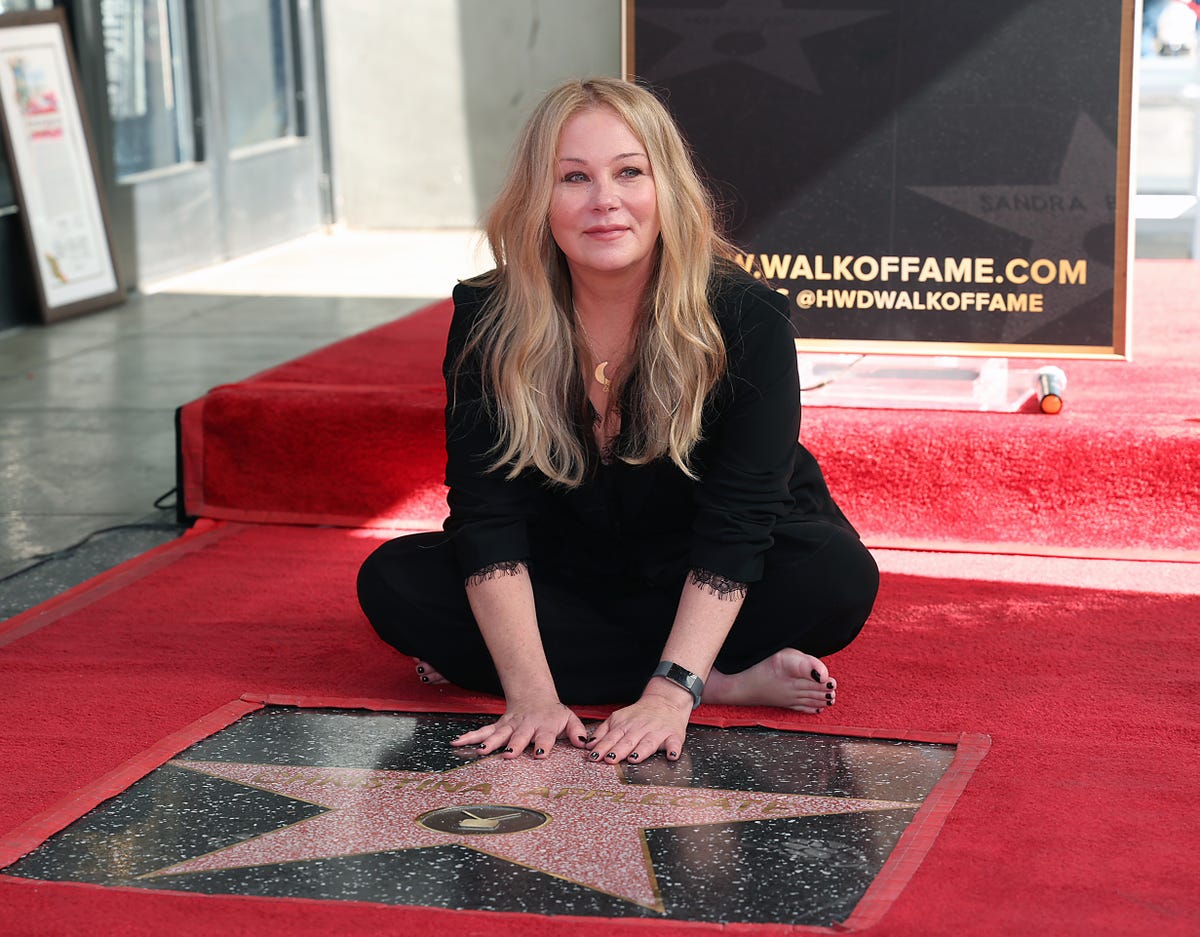 Christina Applegate receives standing ovation at the Emmys