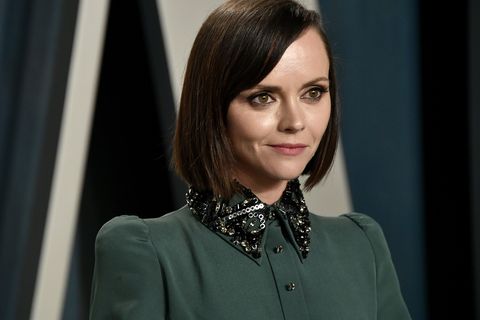 christina ricci attends the 2020 vanity fair oscar party in green dress with bedazzled collar