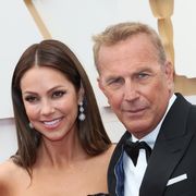 kevin costner and his wife at the 94th oscars