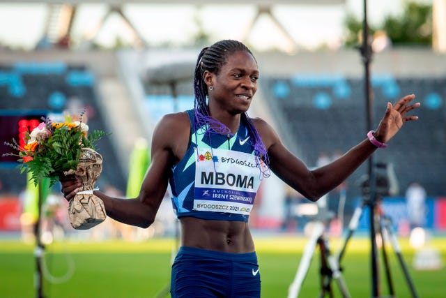 christine mboma celebra su victoria en los 400 metros en polonia