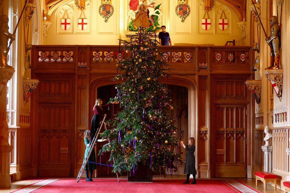 christmas tree at st george hall windsor castle