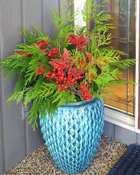 7 Christmas Planter Ideas and Tips to Decorate Holiday Containers