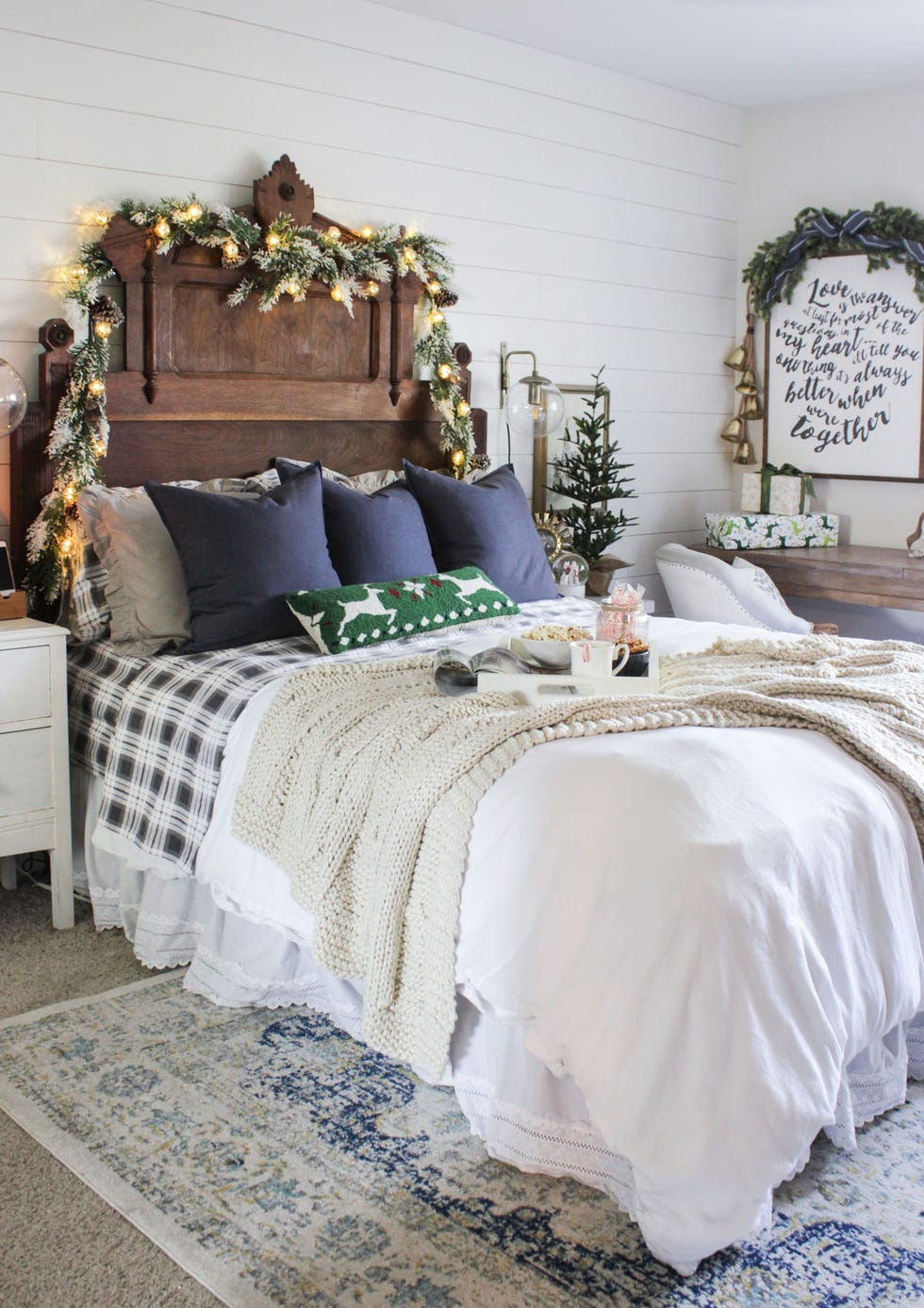 40 Christmas Bedroom Decor Ideas for a Festive Sanctuary in 2024