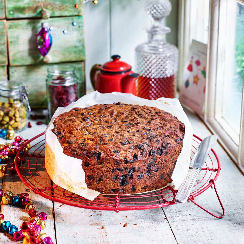 cranberry and pistachio christmas cake