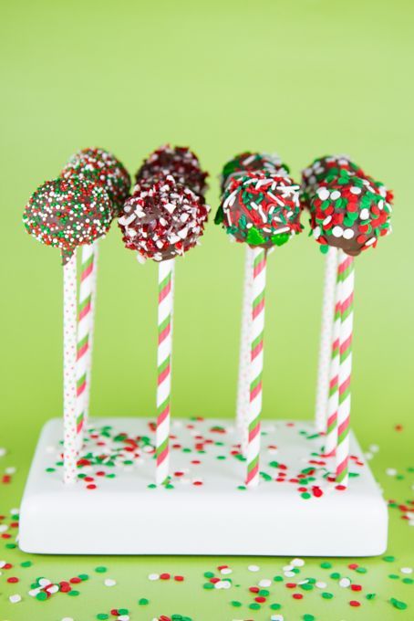 25 Easy Christmas Cake Pops Recipes To Make This Season! - Sweet Money Bee
