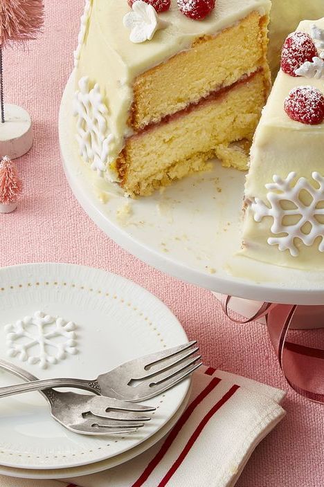 Pretty Christmas Cake Ideas For Your Festive Holiday Table  Red Christmas  Cake with Blue Icing Drips