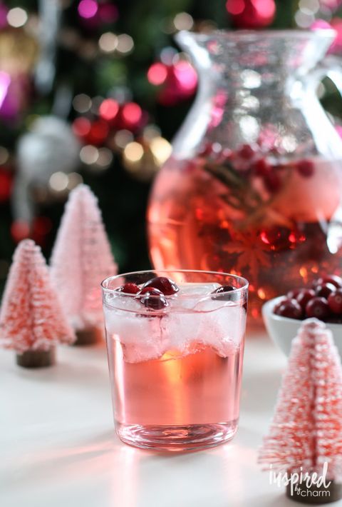 Drink, Punch, Food, Alcoholic beverage, Christmas, Distilled beverage, Liqueur, Cocktail, Fruit, Mulled wine, 