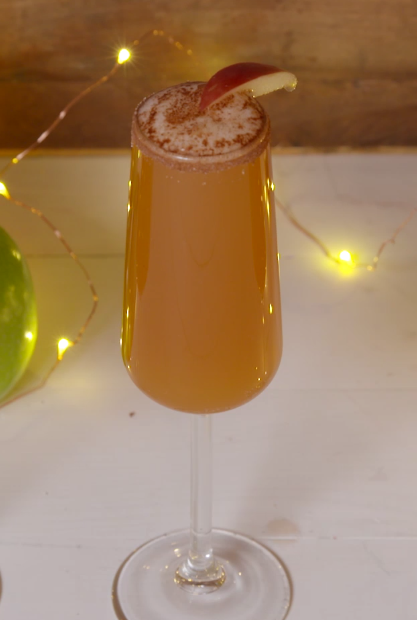 https://hips.hearstapps.com/hmg-prod/images/christmas-cocktails-apple-cider-mimosa-1629742448.png