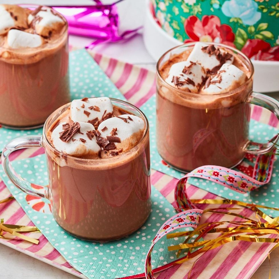 christmas cocktails crockpot hot chocolate