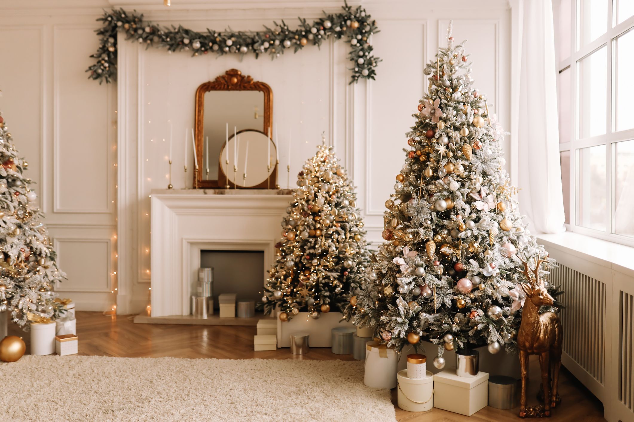 Elegant Crystal, Gold and White Christmas Tree Decor - Setting For Four  Interiors