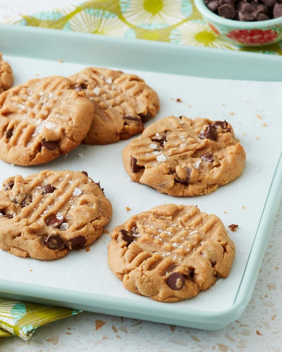 christmas cookie recipes peanut butter chocolate chip cookies