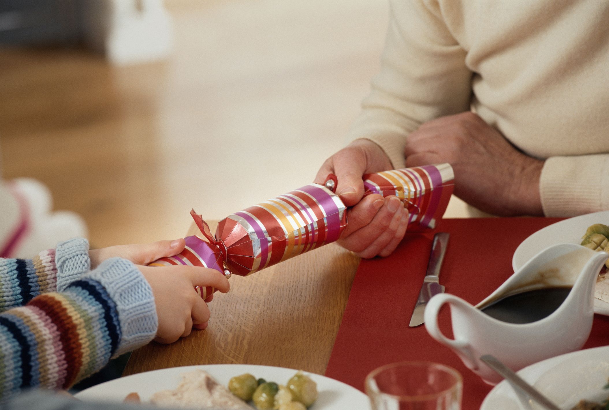 party crackers with crowns