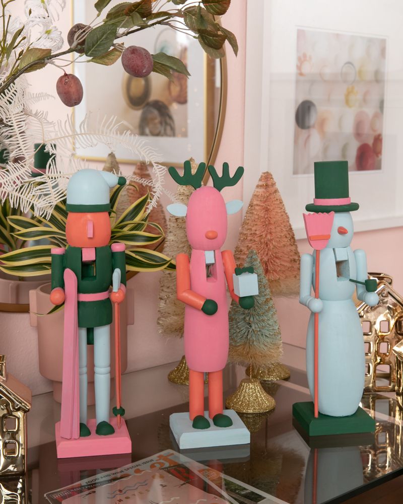 Pink Texas Chick: Glass Vase Snowman Decor {Craft DIY}