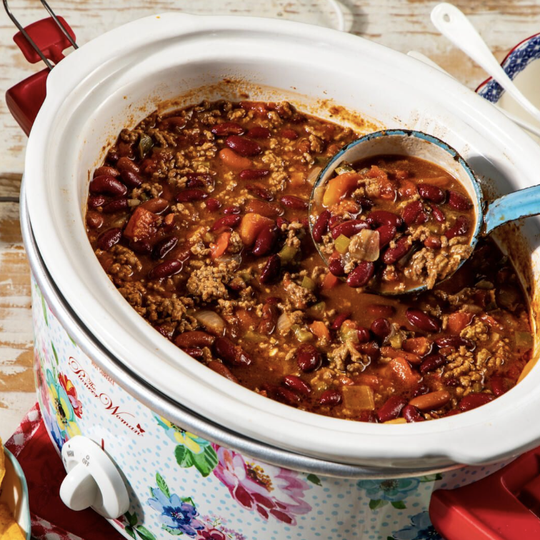 https://hips.hearstapps.com/hmg-prod/images/christmas-crock-pot-recipes-chili-6573550311b4d.png?crop=0.801xw:1.00xh;0.158xw,0&resize=980:*
