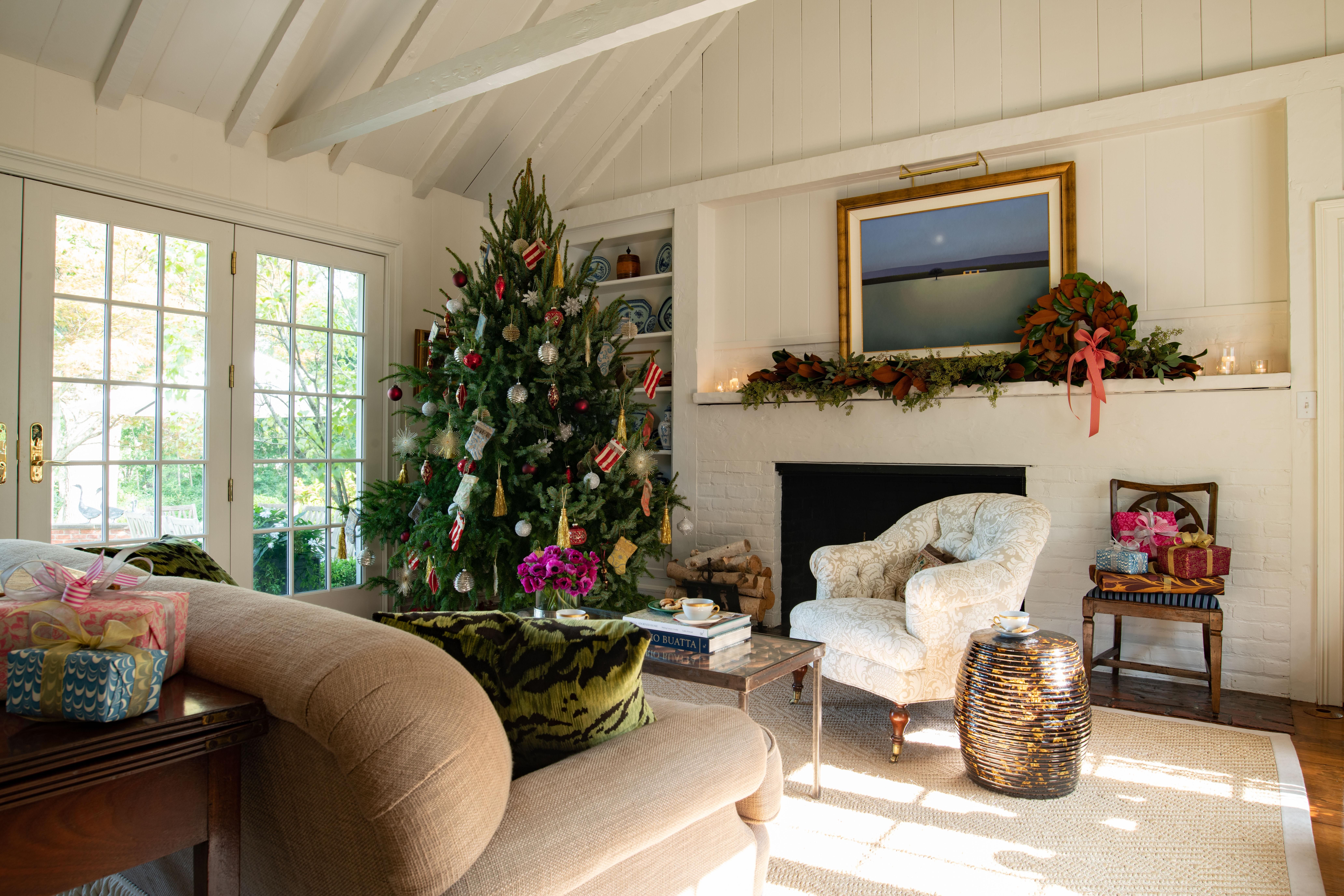 35+ Best Christmas Living Room Decor Ideas - Holiday Decorating