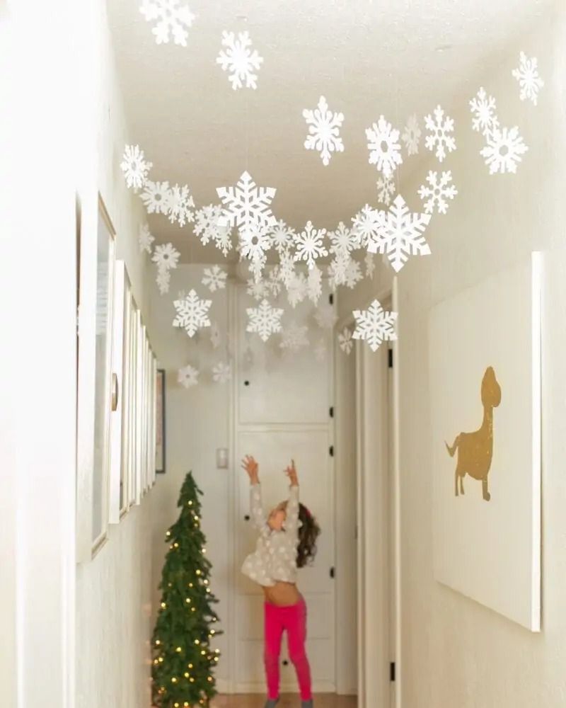 christmas decoration ideas hanging snowflakes