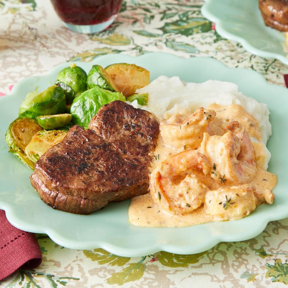 https://hips.hearstapps.com/hmg-prod/images/christmas-dinner-menu-surf-and-turf-recipe-6566588116aa2.jpeg?crop=1xw:1xh;center,top&resize=980:*
