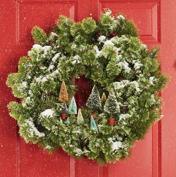 christmas wreath ideas  bottlebrush tree wreath