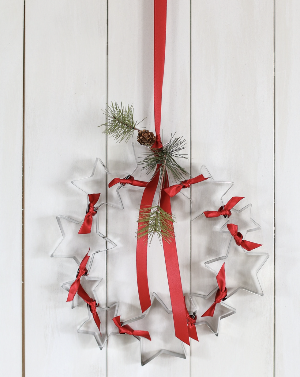 DIY Christmas Door Decoration Cookie Cutter Wreath