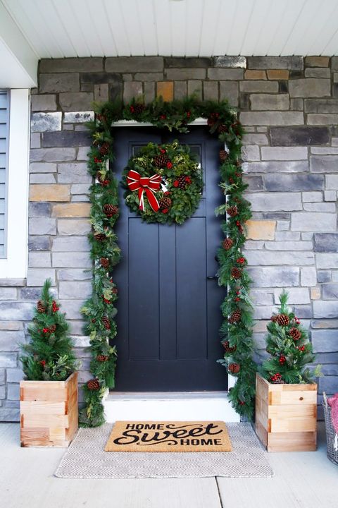 christmas door decorations, christmas garland wrapped around the front door