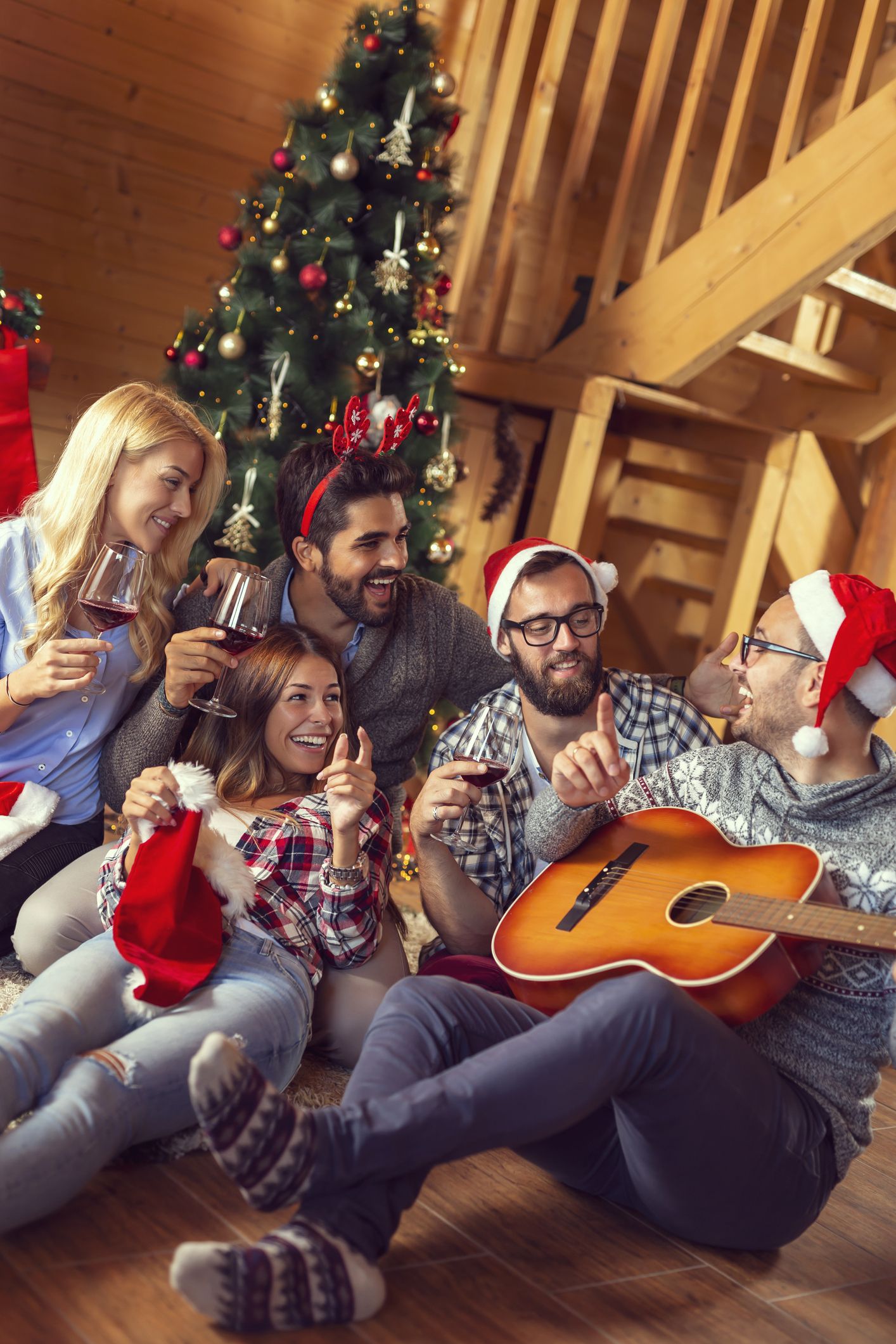 The Best Christmas Drinking Games - The Inspo Spot