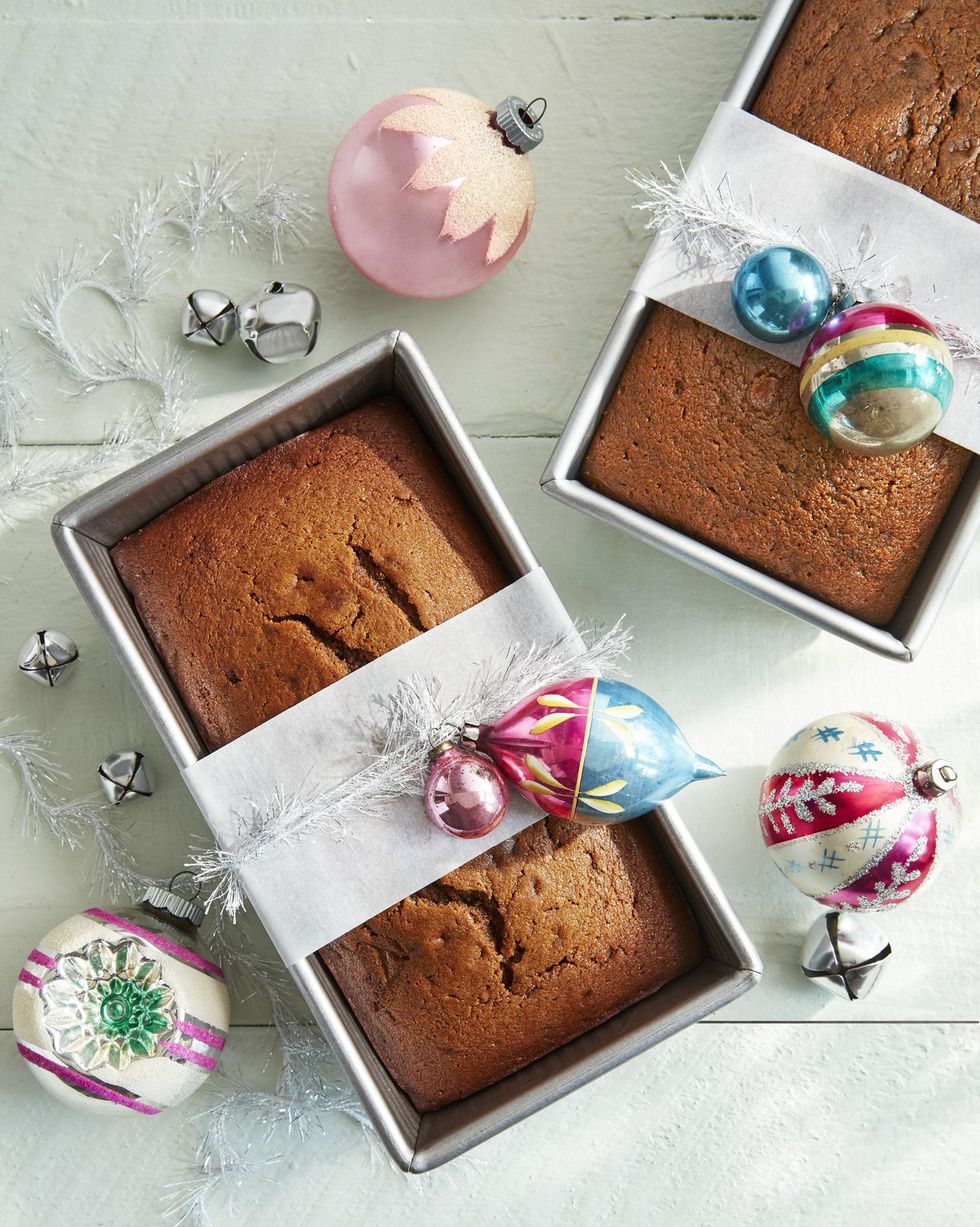https://hips.hearstapps.com/hmg-prod/images/christmas-food-gifts-gingerbread-pear-loaf-1632407038.jpg?crop=1.00xw:0.898xh;0,0&resize=980:*
