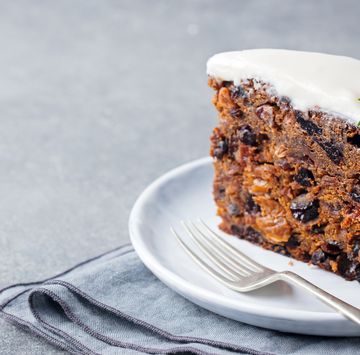how to cut christmas cake without it drying out