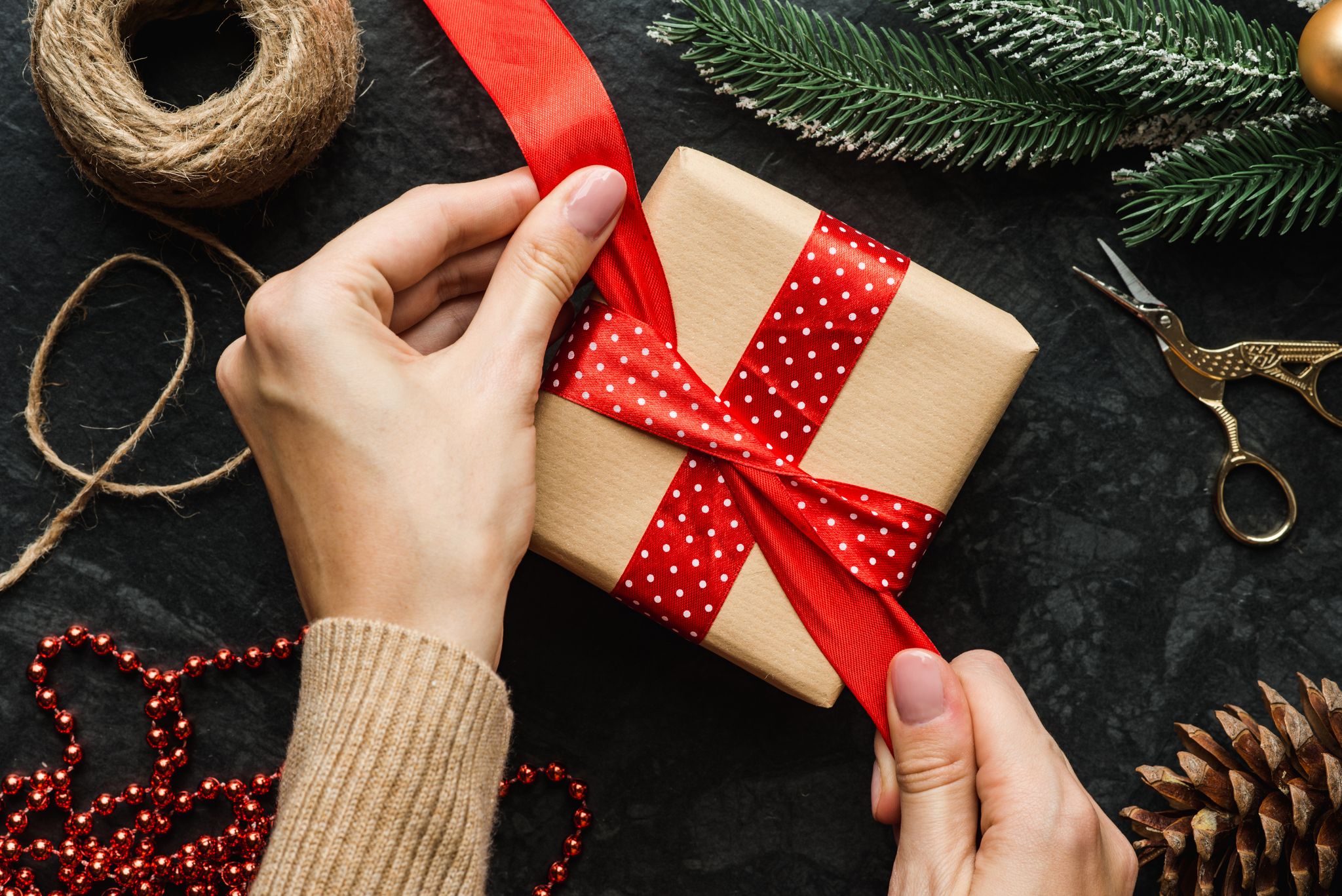 5 Simple Gift Wrapping Hacks For Christmas Presents Christmas Gift
